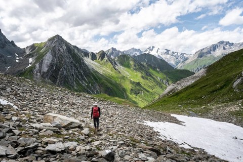 Mountaineers on a hiking trail, view of mountain peaks of the Venediger group with Rötspitz peak,