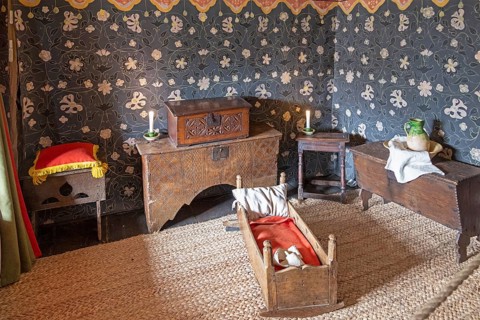 Interior photograph, children's room, cot, birthplace of William Shakespeare, Stratford-upon-Avon,