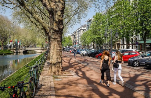 17.04.2020, Düsseldorf, North Rhine-Westphalia, Germany - Königsalle, shopping street with few