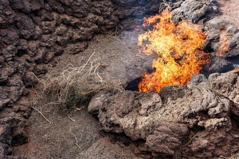 El Diablo, fire from the lava fissure, volcanic activity, demonstration for tourists, Fire