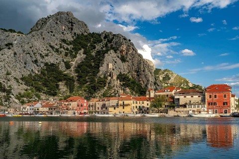 The old town centre of Omis on the river Cetina with the ruins of the Mirabella or Peovica
