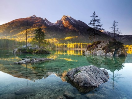 Hintersee in the morning in the first sunlight, behind the peaks of the Hochkalter, Berchtesgaden