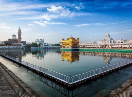 Sikh gurdwara Golden Temple (Harmandir Sahib) in the morning. Amritsar, Punjab, India, Asia