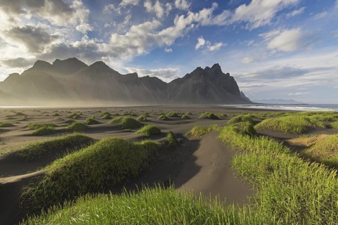 Vestrahorn, Vesturhorn, scree mountain made of gabbro and granophyre rocks, part of the Klifatindur