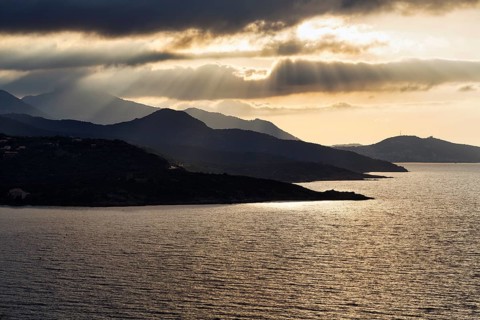 Coastline backlit, sun rays through clouds, L'Île-Rousse, Ile Rousse, Haute-Corse, Balagne, North