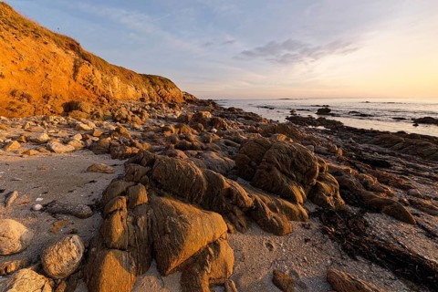 Rocky beach on the Atlantic coast near Kervert on the Rhuys Peninsula in Brittany. Kervert,
