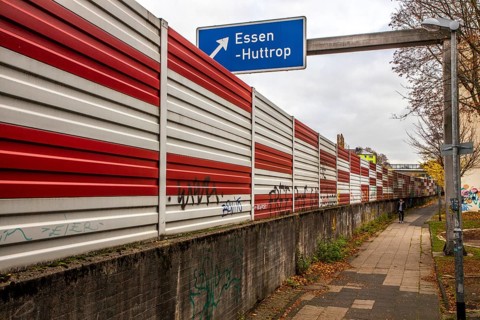 Noise barrier on the A40 motorway, Essen, Graffiti tags, Essen-Huttrop exit, Essen, North