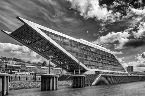 Striking Dockland office building, architects Bothe Richter Teherani, modern architecture, landmark