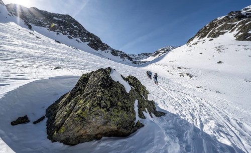 Ski tourers climbing the Sulzkogel, Kühtai, Stubai Alps, Tyrol, Austria, Europe