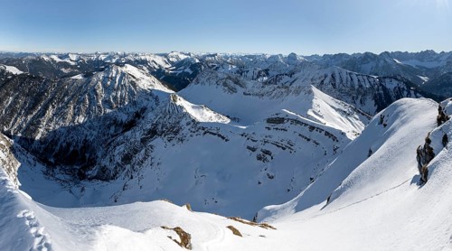 View of snow-covered mountain peaks, mountain panorama, summit of Schafreuter in winter, Karwendel,