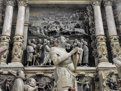 Epitaph, alabaster tomb, praying group of figures, Morizkirche, Evangelical Lutheran Town Church of