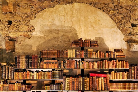 Old books, library in the former Augustinian monastery Dalheim, interior photograph, LWL,
