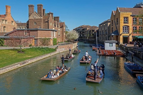 Punting, punting, Magdalene College, River Cam, Cambridge, England, Great Britain
