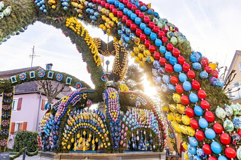 The Easter fountain in Schechingen has around 13, 000 hand-painted eggs. This makes it one of the