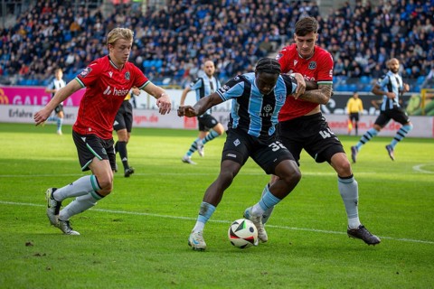 Football 3rd division, season 2024/25, matchday 15: Waldhof Mannheim vs Hannover 96 II. On the