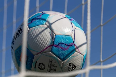 Symbolic image of the 2024/25 Bundesliga: close-up of the DERBYSTAR match ball