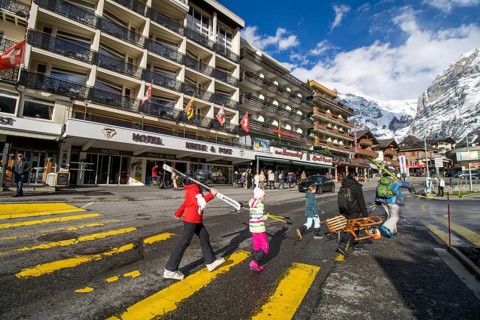 28 March 2024: Lively tourism in the week in front of Easter in the popular Swiss holiday resort of