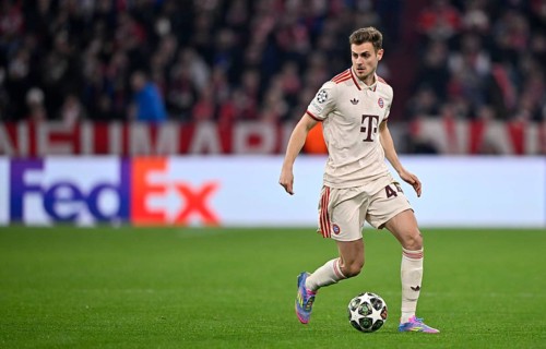 Josip Stanisic FC Bayern Munich FCB (44) Action on the ball Champions League, perimeter advertising