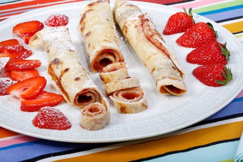 Swabian cuisine, filled pancakes, Flädle with strawberry jam and icing sugar, Gsälz, fresh