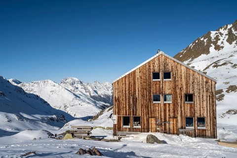 Keschhütte with snow, View at the Keschhütte in winter, Bündner Haute Route, Albula Alps, Rhaetian