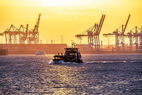 Port of Hamburg, view of the Blohm + Voss shipyard, evening, cranes of the container terminals,