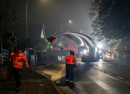 Transport of a 68 metre long, 22 tonne blade of a wind turbine, here in Breckerfeld, with a