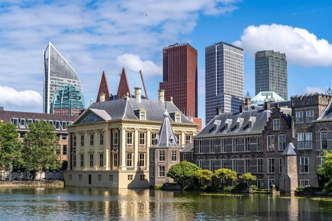 The Mauritshuis, historical art museum at the Binnenhof, seat of the Dutch government, Hofvijver