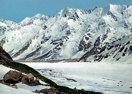 Glacier, Malte Brun is the highest peak in the Malte Brun Range, which lies between the Tasman and