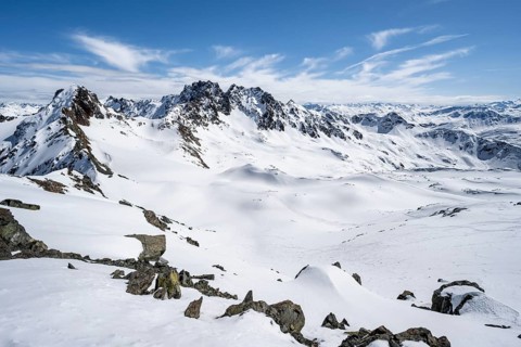 Mountain landscape with snow, view of peaks Piz Grialetsch and Piz Vadret, on the Scalettahorn,