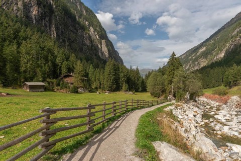 Hiking trail along the Stillup stream, Stilluptal, Stillupgrund, Mayrhofen, Zillertal Alps High
