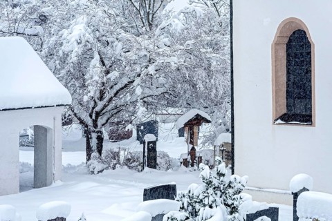 Cemetery at St Martin's parish church, late Middle Ages, snowed in, fresh snow, heavy snowfall,