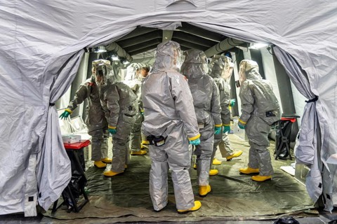 Decontamination of injured persons after an assumed accident involving hazardous substances, fire