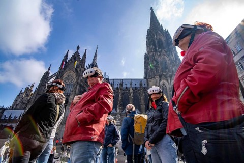 Timeridego, virtual city tour with VR glasses, on various topics, virtual reality time travel into