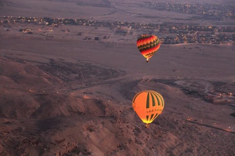 Balloon flight, hot air balloon flight near the Valley of the Kings near Luxor and Thebes, Africa,