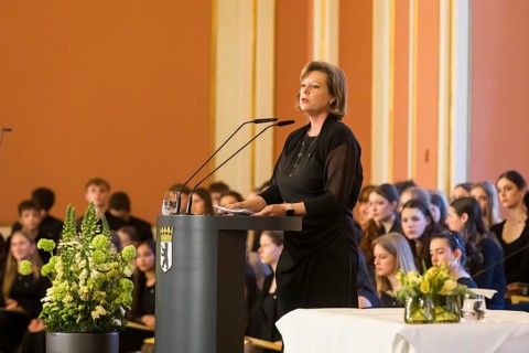 Cornelia Seibeld, President of the House of Representatives, speaking at the commemorative event