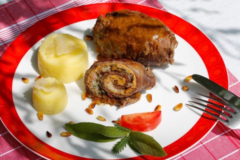 Swabian cuisine, beef roulade with pine nuts, mashed potatoes, meat dish, main course, herbs,