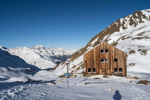 Keschhütte with snow, View at the Keschhütte in winter, Bündner Haute Route, Albula Alps, Rhaetian