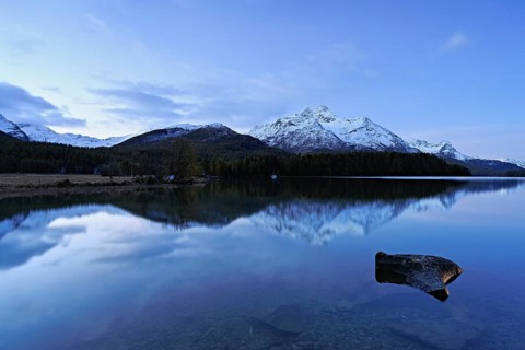 Morning atmosphere at Lake Sils behind Piz da la Margna, Sils, Engadin, Canton Graubünden,