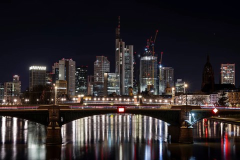 30 hrs and 21:30 hrs, only in greatly reduced form., Flößerbrücke, Frankfurt am Main, Hesse,