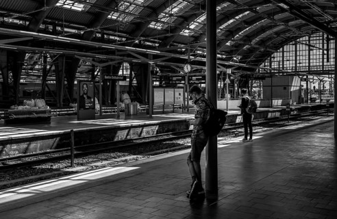 Black and white photograph, S-Bahn, platform and construction work at Berlin Ostbahnhof,