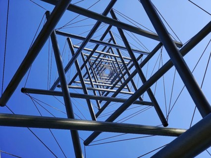 View of the artwork Needel Tower II by Kenneth Snelson, Tensegrity, Sculpture Park, Otterlo, De