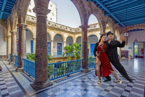 Palacio de la Artesania with tango couple Havana Cuba Composing