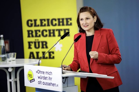 Press conference on the campaign against age discrimination against woman at work Without me you