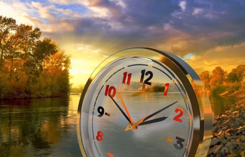 Symbol photo, clock, time, clock face, time, season, sunset, lake, landscape, sensation, sense of