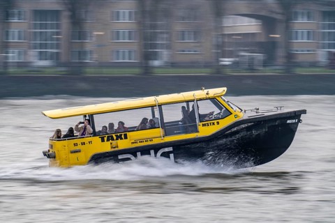 Water taxi Rotterdam, individual taxi rides with motorboats in Rotterdam, in the harbour and on the