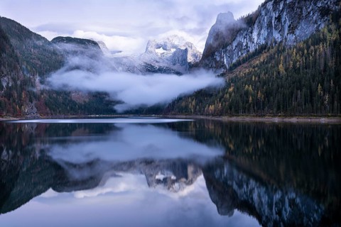 The Vordere Gosausee lake in autumn with a view of the Dachstein mountain range. The Gosaukamm on