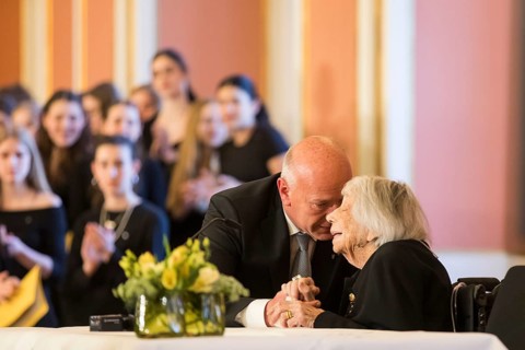 Margot Friedländer (Holocaust survivor and honorary citizen of the city of Berlin) is congratulated