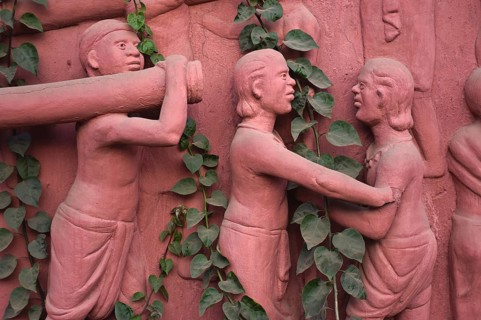 Terracotta representing tribal persons, Bastar region, Chhattisgarh, India, Asia