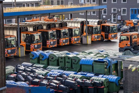 Hagener Entsorgunsbetriebe depot, refuse lorry, various refuse bins, containers, North