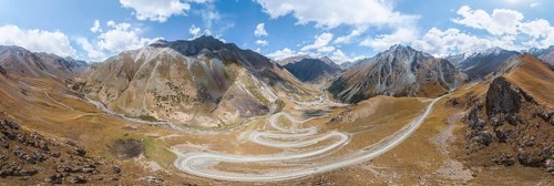 Mountain landscape with serpentines, mountain pass to Kumtor, Tien Shan, Yssykköl region,